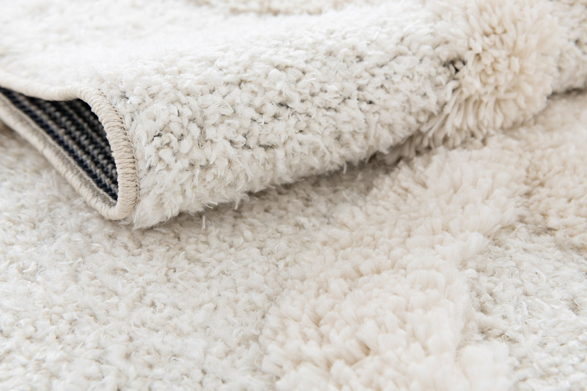 Rechteck Teppich Thun Tribus in Weiss von Hadorn™ - Lifestyle Image