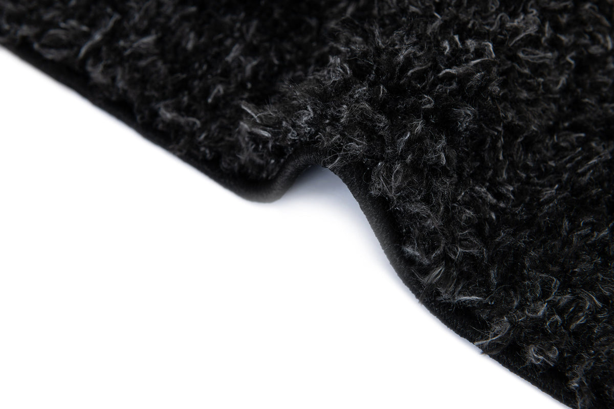 Rechteck Teppich Thun Tribus in Schwarz von Hadorn™ - Lifestyle Image