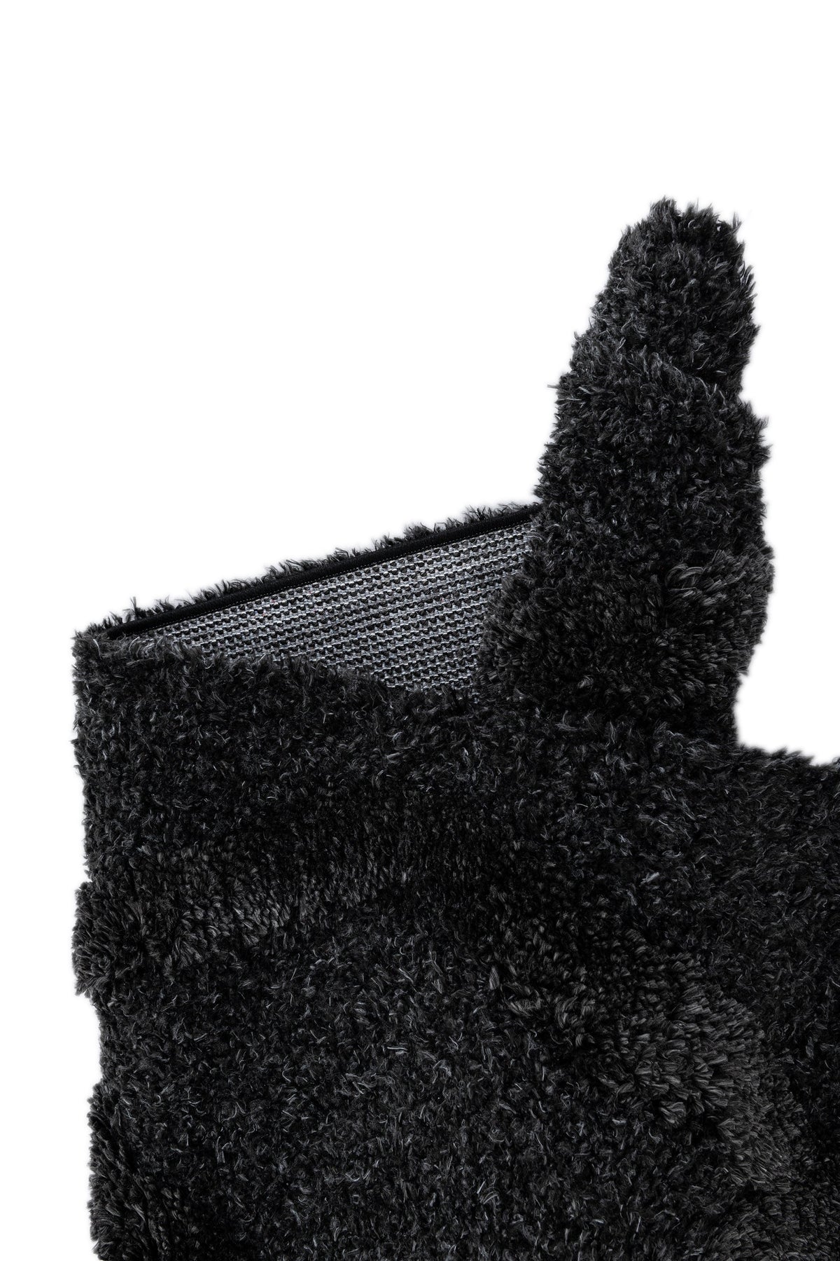 Rechteck Teppich Thun Tribus in Schwarz von Hadorn™ - Lifestyle Image