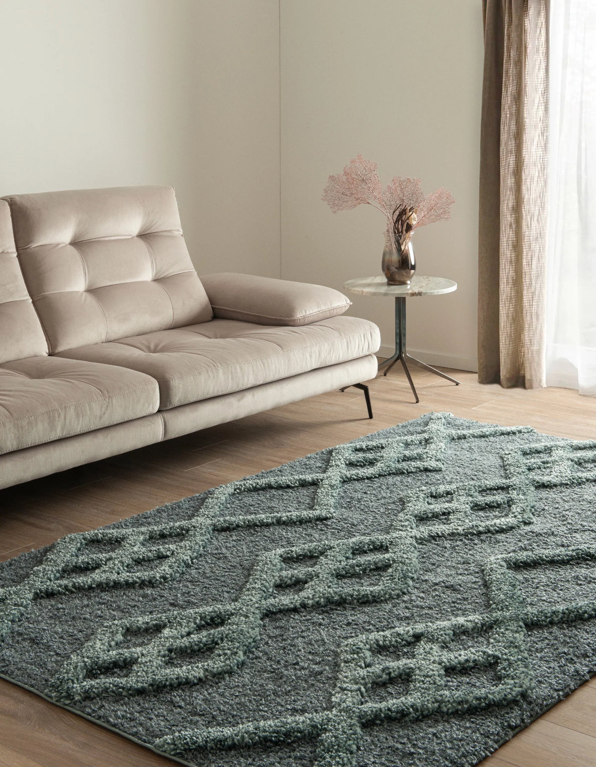 Rechteck Teppich Thun Tribus in Blau von Hadorn™ - Lifestyle Image