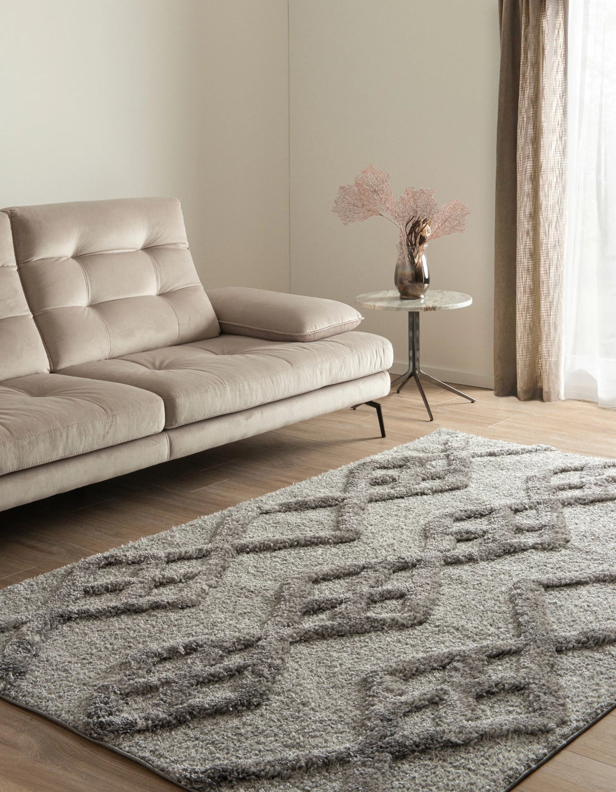 Rechteck Teppich Thun Tribus in Grau von Hadorn™ - Lifestyle Image