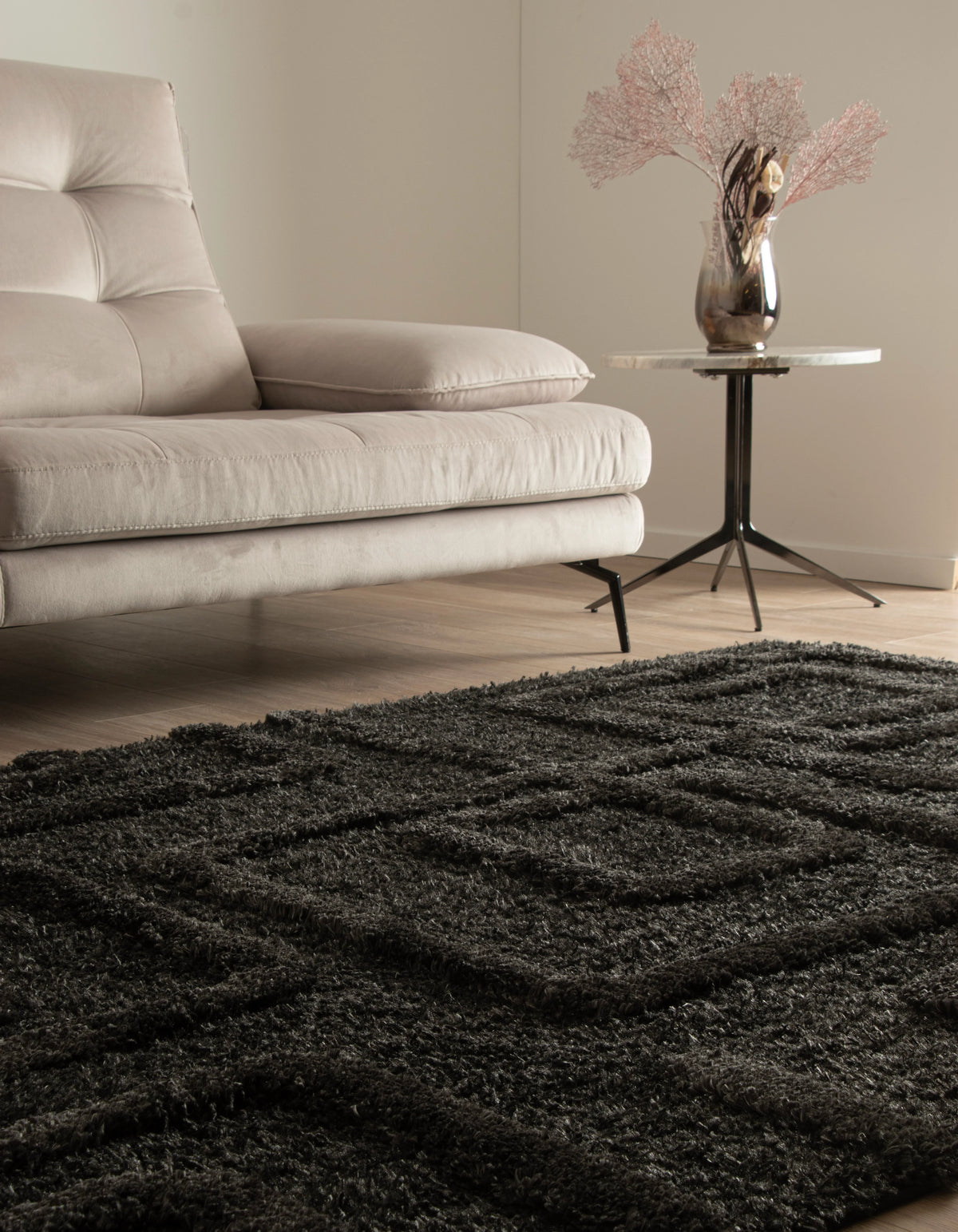 Rechteck Teppich Thun Artem in Schwarz von Hadorn™ - Lifestyle Image