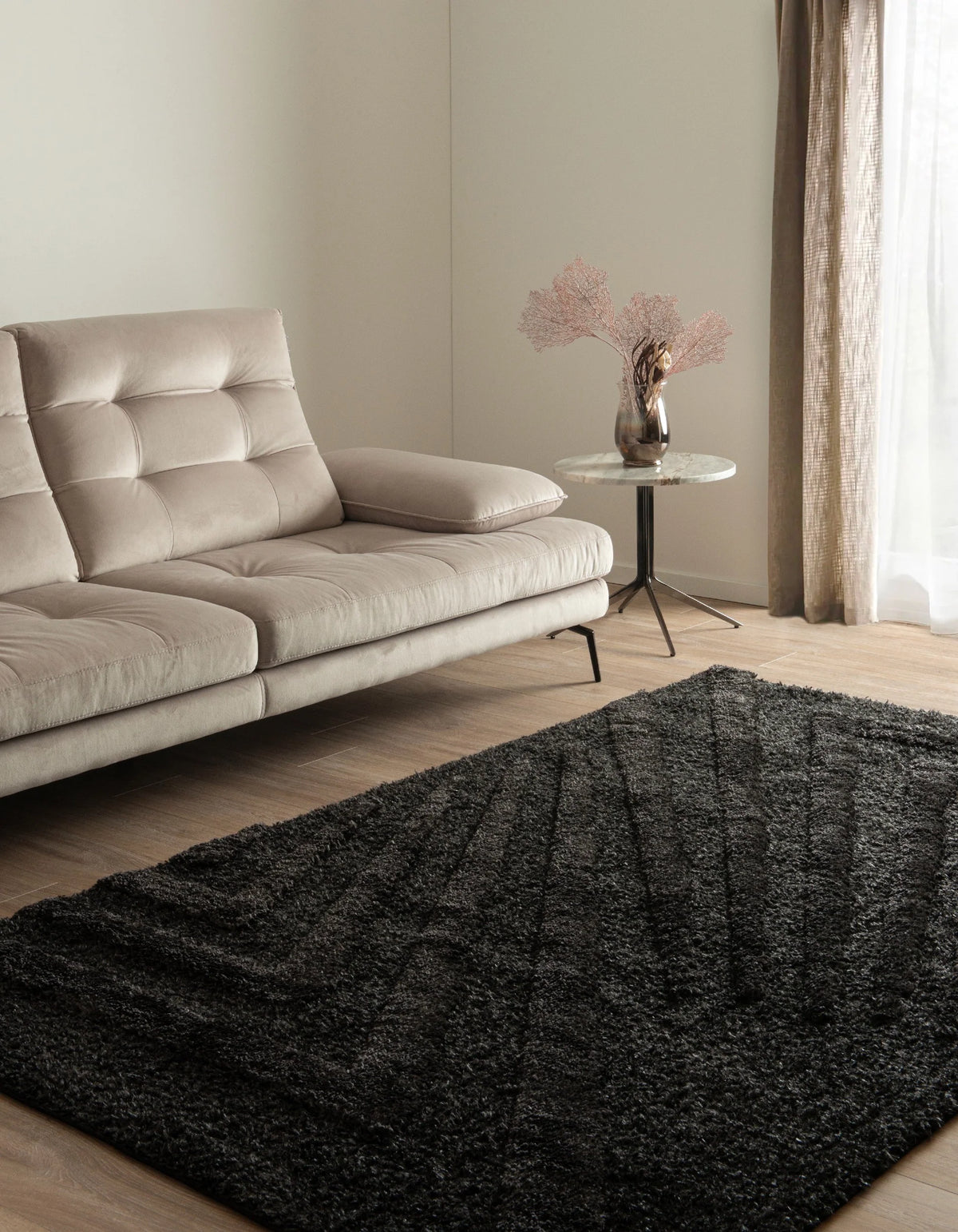 Rechteck Teppich Thun Avis in Schwarz von Hadorn™ - Lifestyle Image