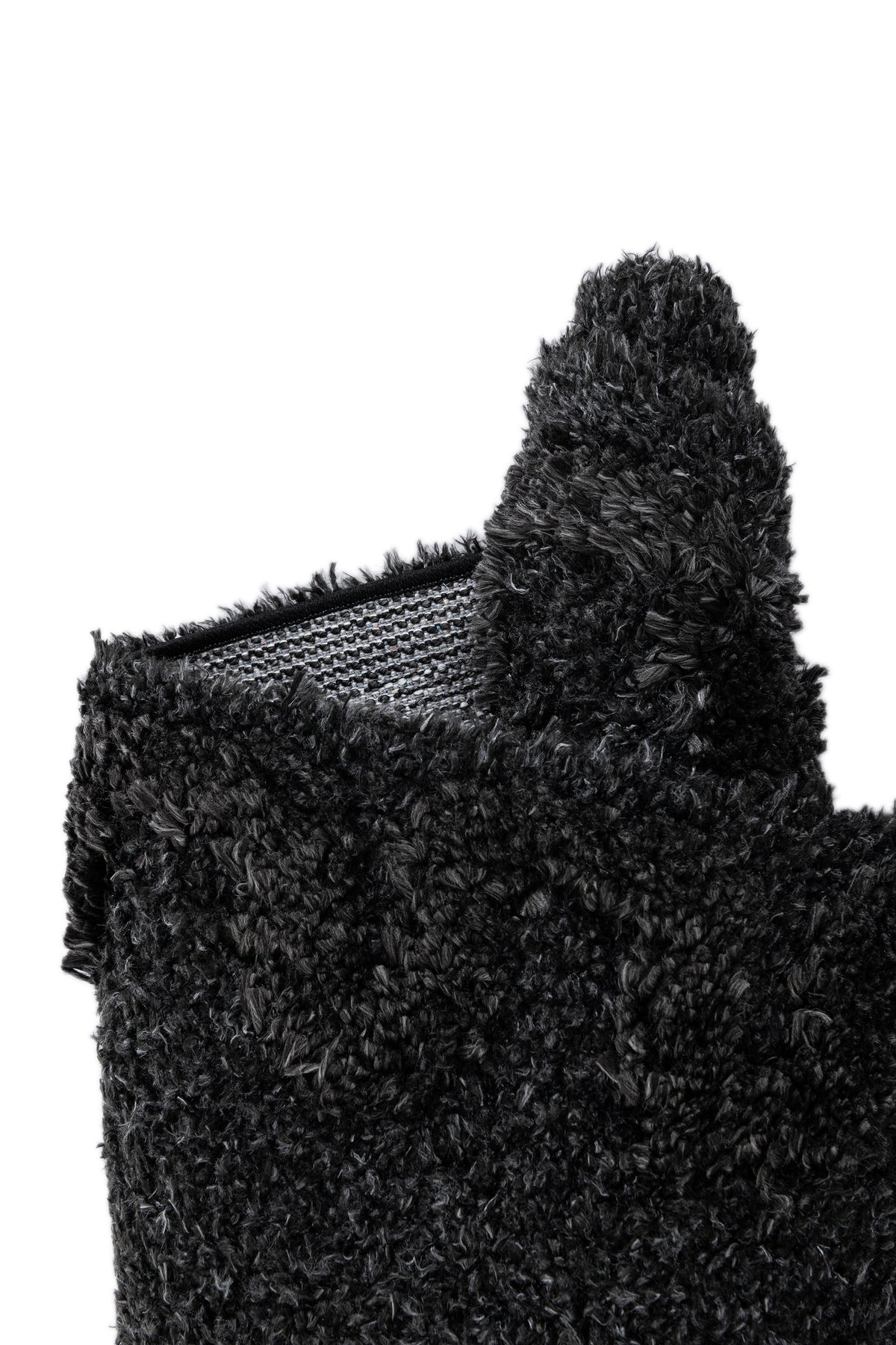 Rechteck Teppich Thun Scutum in Schwarz von Hadorn™ - Lifestyle Image