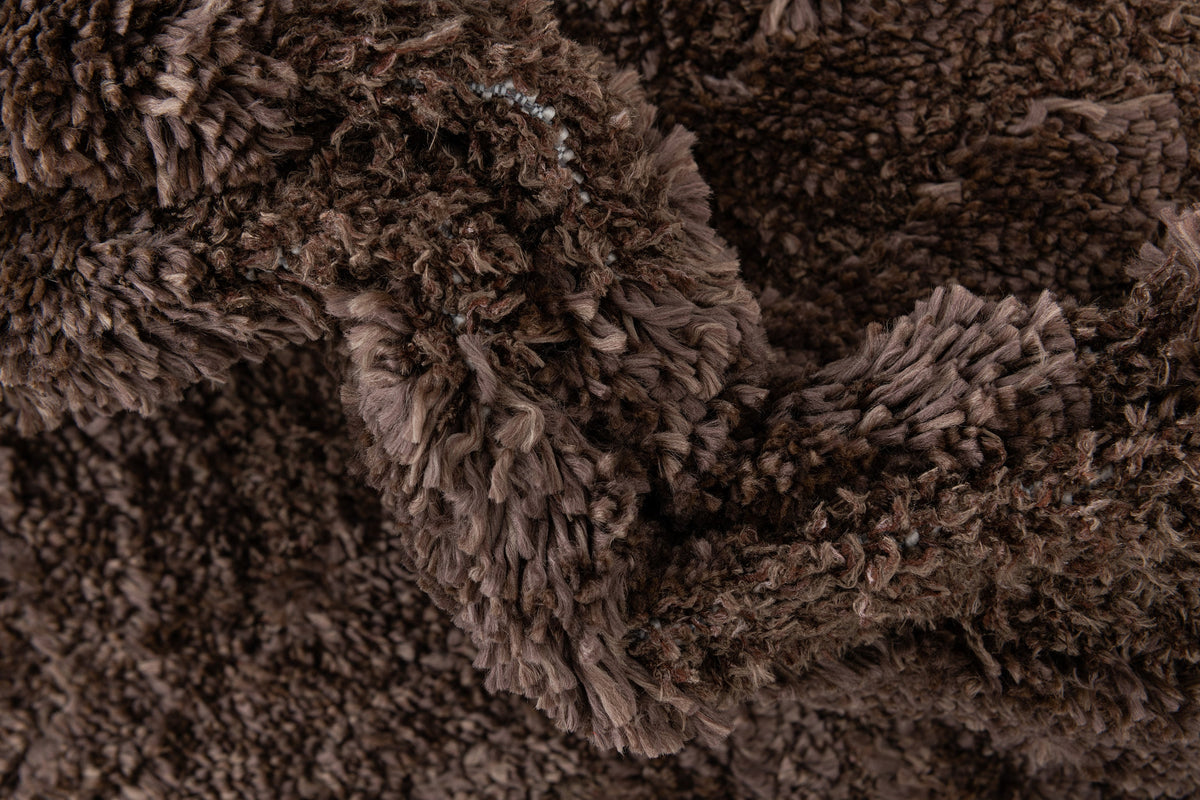 Rechteck Teppich Thun Scutum in Braun von Hadorn™ - Lifestyle Image