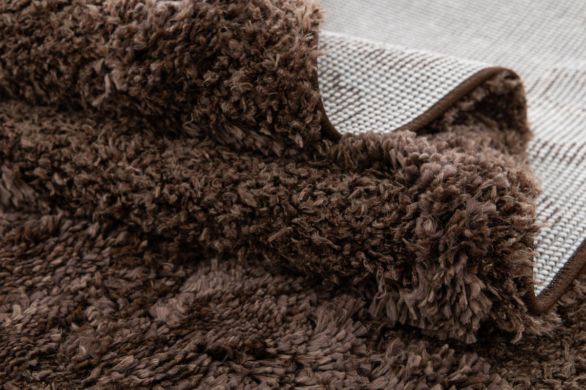 Rechteck Teppich Thun Scutum in Braun von Hadorn™ - Lifestyle Image