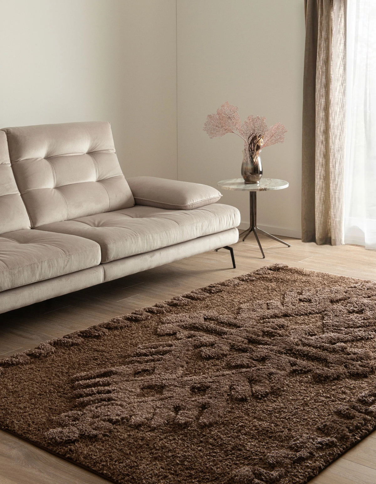 Rechteck Teppich Thun Scutum in Braun von Hadorn™ - Lifestyle Image