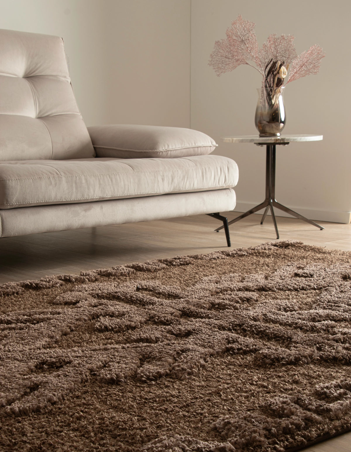 Rechteck Teppich Thun Scutum in Braun von Hadorn™ - Lifestyle Image