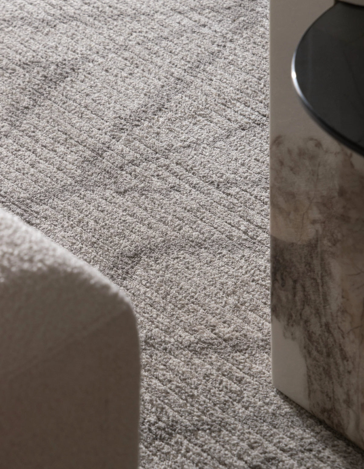 Rechteck Teppich St. Gallen Folklore in Grau von Hadorn™ - Lifestyle Image