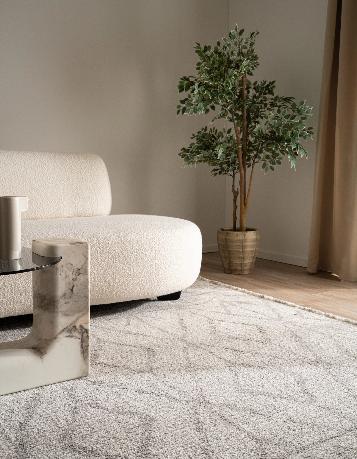 Rechteck Teppich St. Gallen Folklore in Grau von Hadorn™ - Lifestyle Image