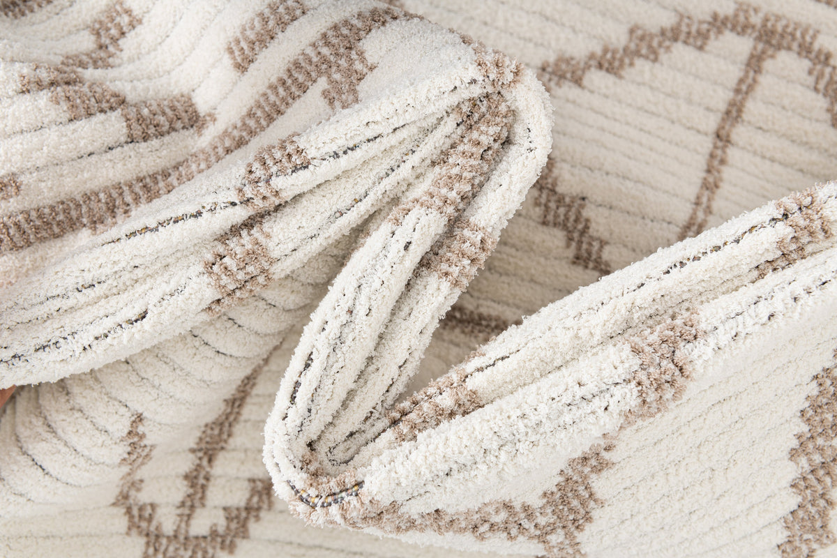 Läufer Teppich St. Gallen Folklore in Weiss von Hadorn™ - Lifestyle Image