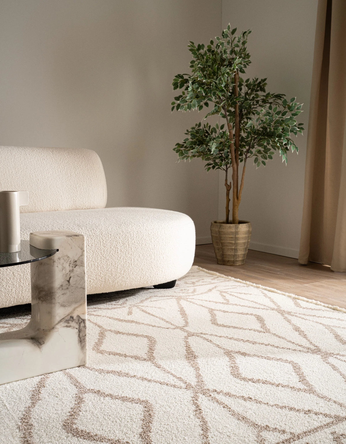 Rechteck Teppich St. Gallen Folklore in Weiss von Hadorn™ - Lifestyle Image