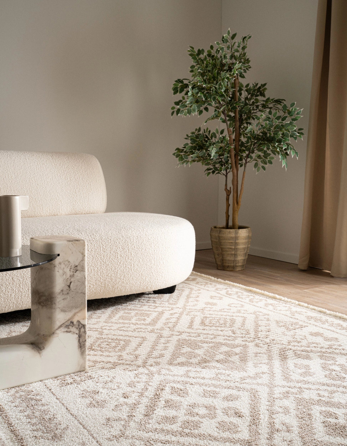 Läufer Teppich St. Gallen Folklore in Weiss von Hadorn™ - Lifestyle Image