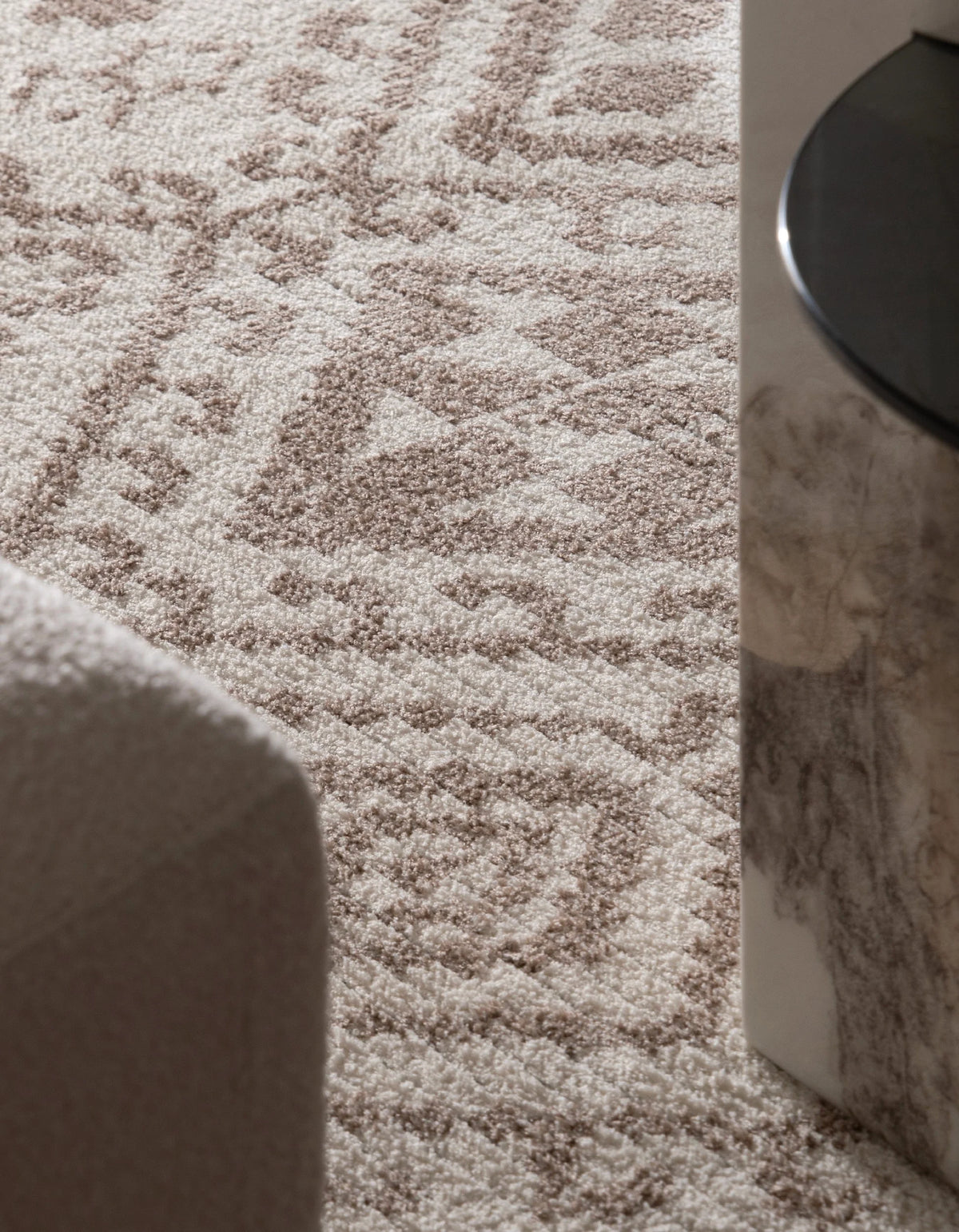 Läufer Teppich St. Gallen Folklore in Weiss von Hadorn™ - Lifestyle Image