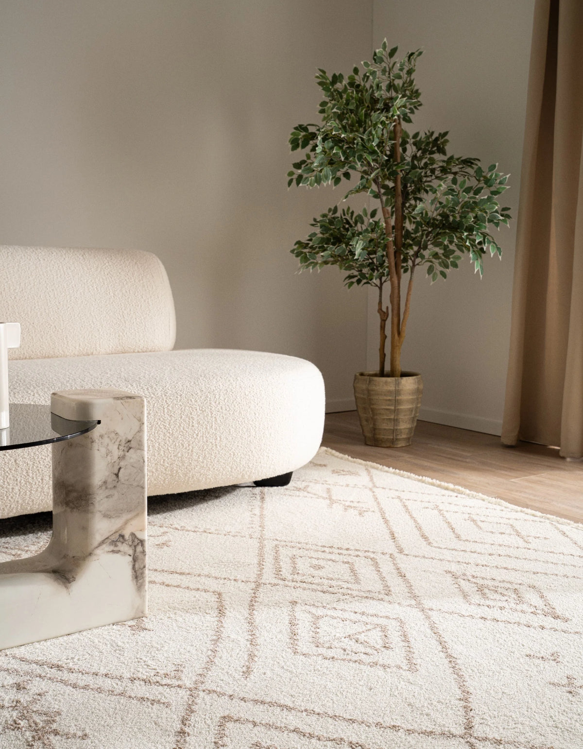 Läufer Teppich St. Gallen Folklore in Weiss von Hadorn™ - Lifestyle Image