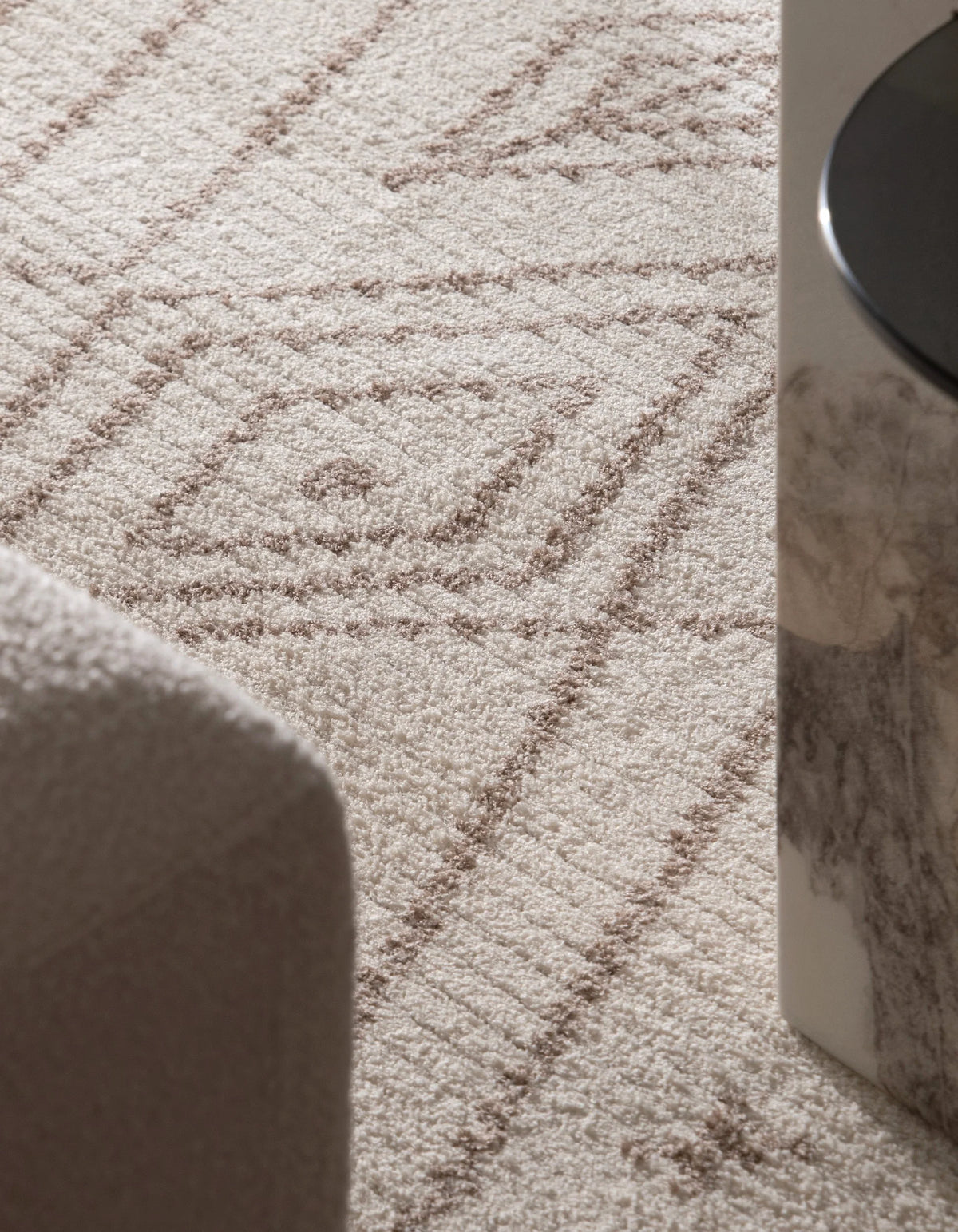 Läufer Teppich St. Gallen Folklore in Weiss von Hadorn™ - Lifestyle Image