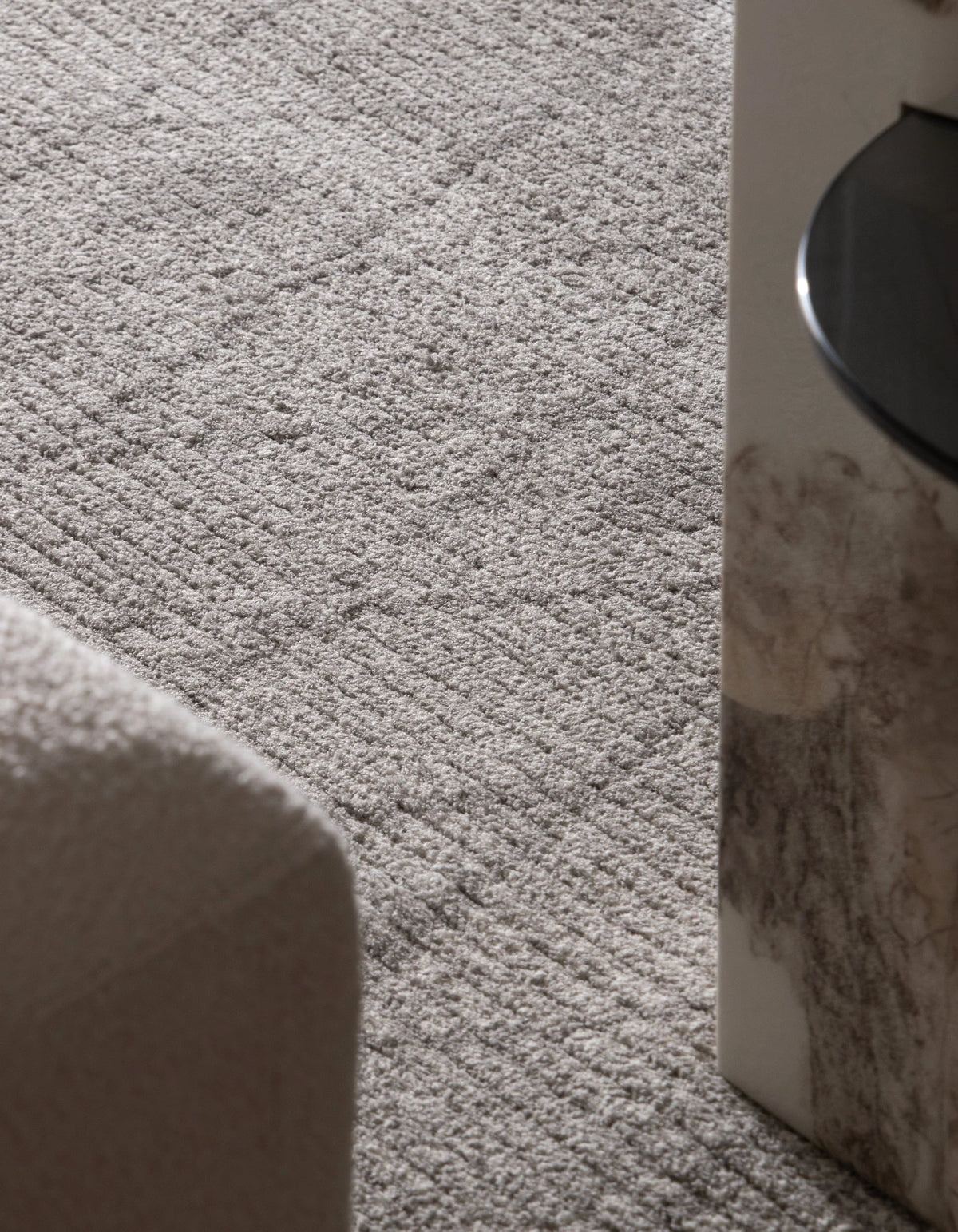 Rechteck Teppich St. Gallen Folklore in Grau von Hadorn™ - Lifestyle Image