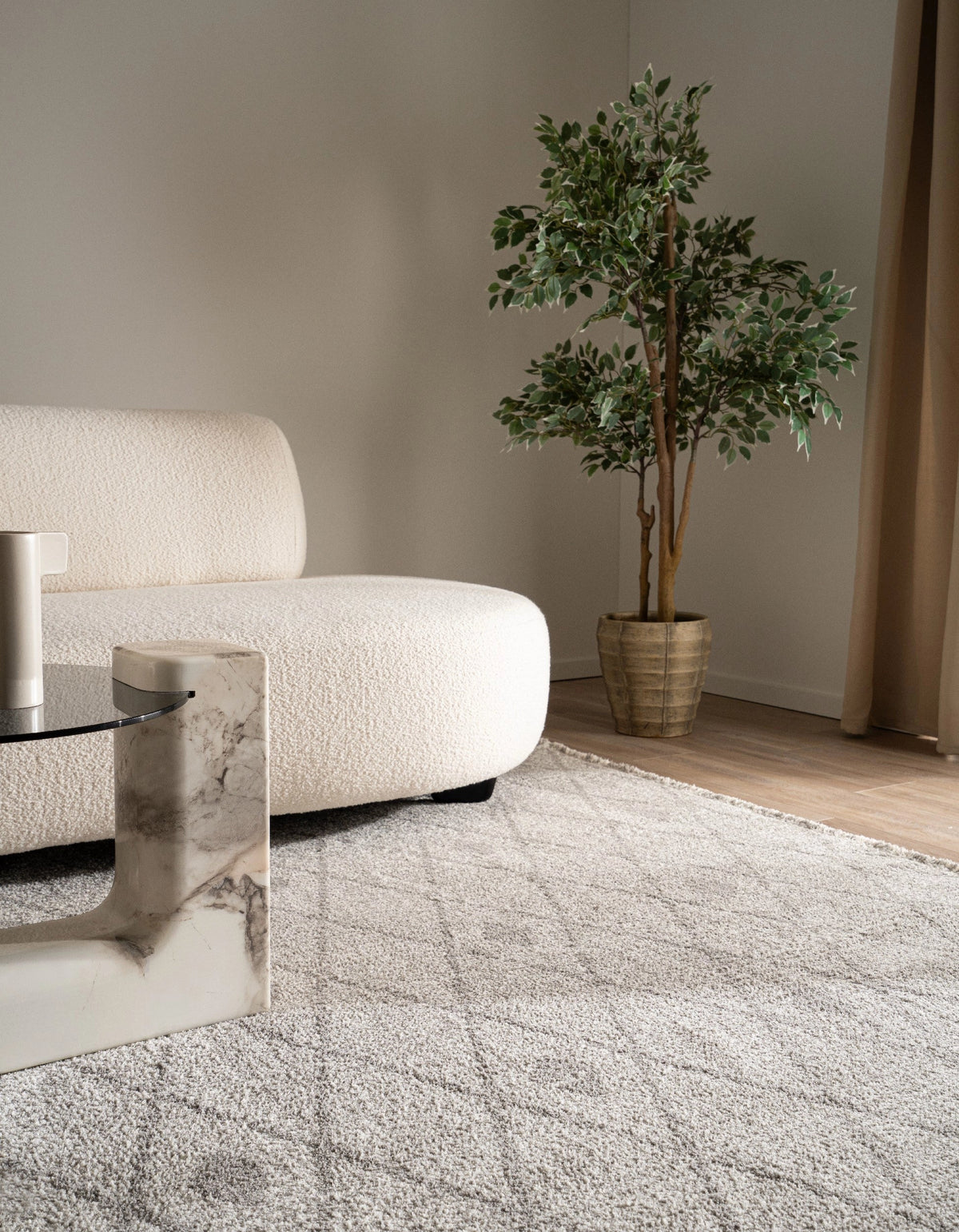 Rechteck Teppich St. Gallen Folklore in Grau von Hadorn™ - Lifestyle Image