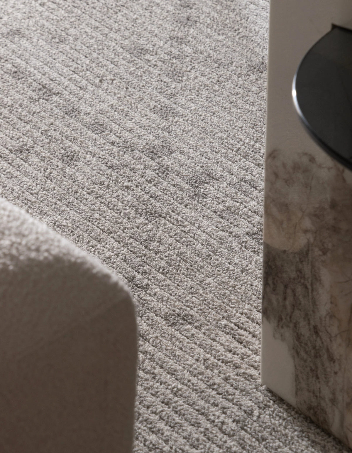 Rechteck Teppich St. Gallen Folklore in Grau von Hadorn™ - Lifestyle Image