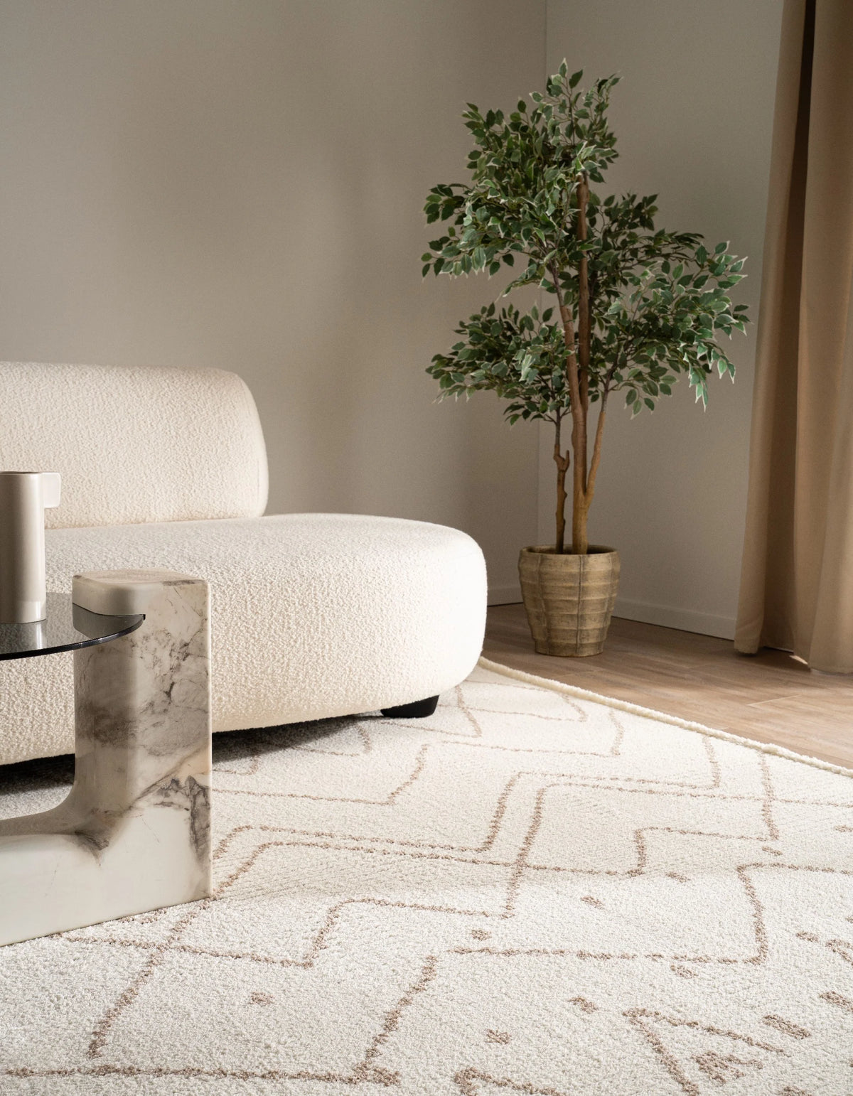 Läufer Teppich St. Gallen Folklore in Weiss von Hadorn™ - Lifestyle Image