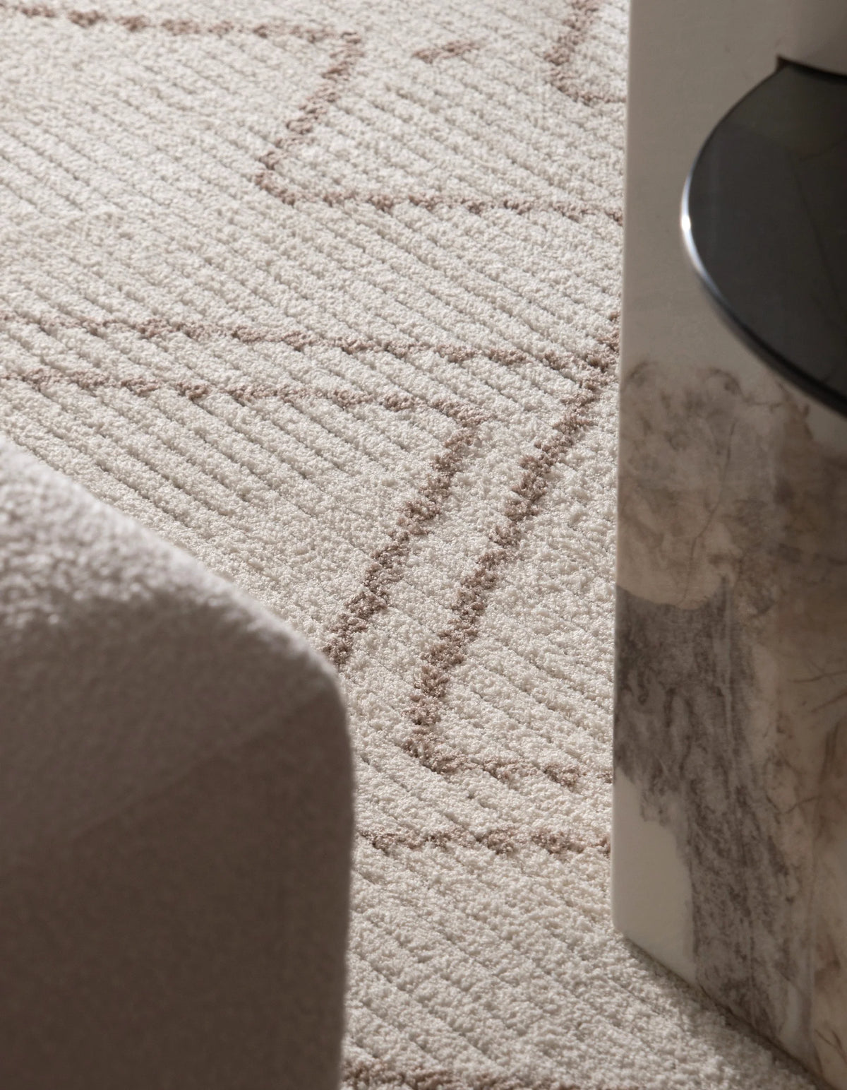 Läufer Teppich St. Gallen Folklore in Weiss von Hadorn™ - Lifestyle Image