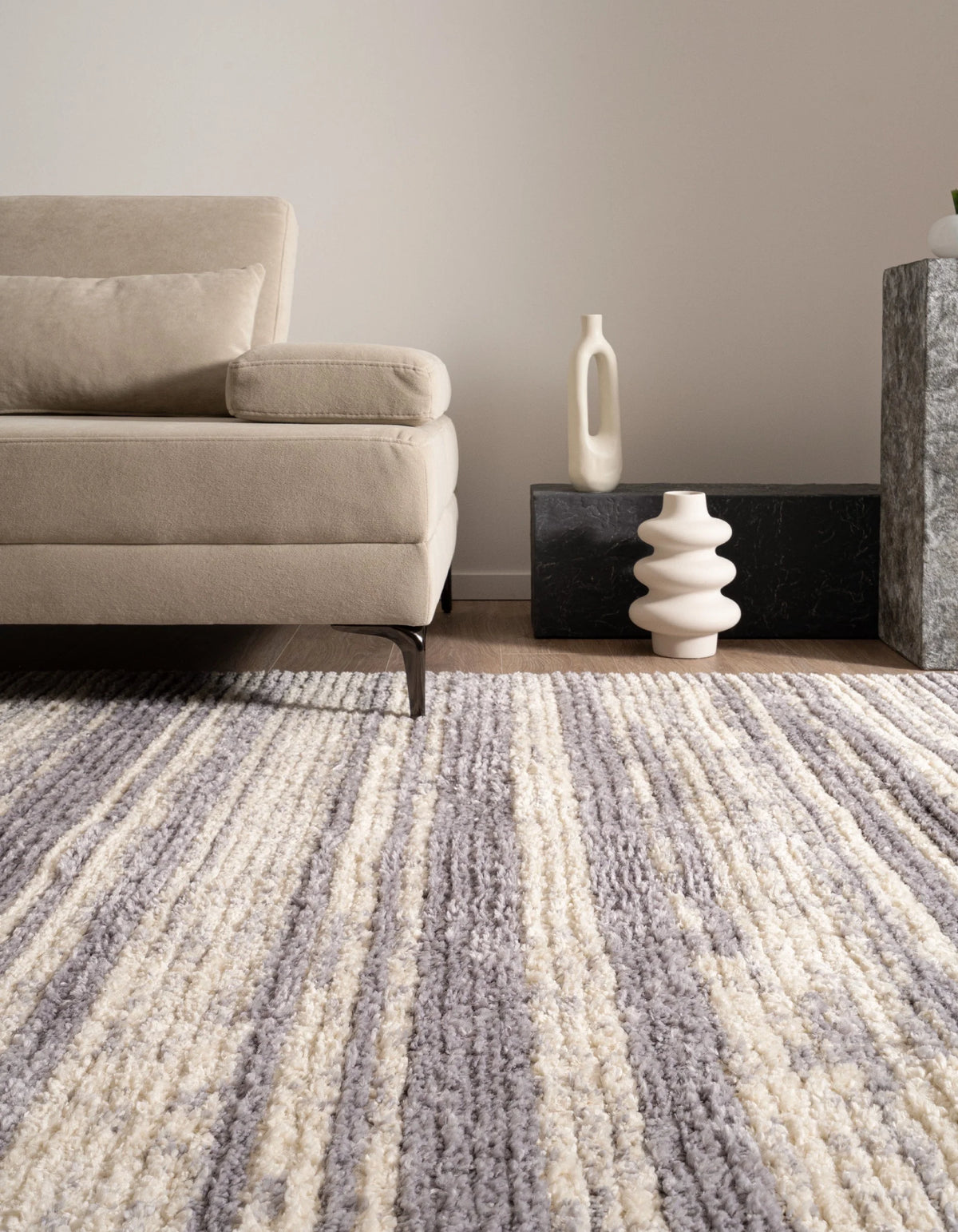 Rechteck Teppich Frauenfeld Linea in Beige von Hadorn™ - Lifestyle Image