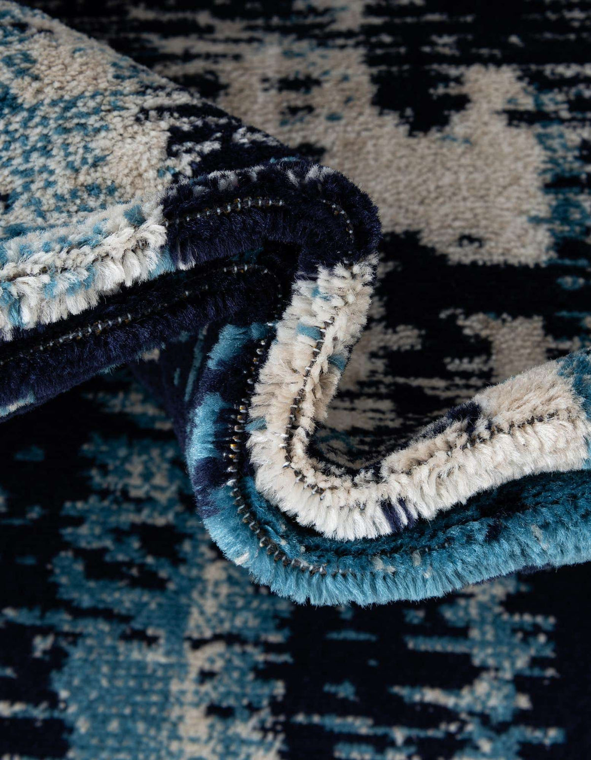 Rechteck Teppich Laguna in Marineblau von Hadorn™ - Lifestyle Image