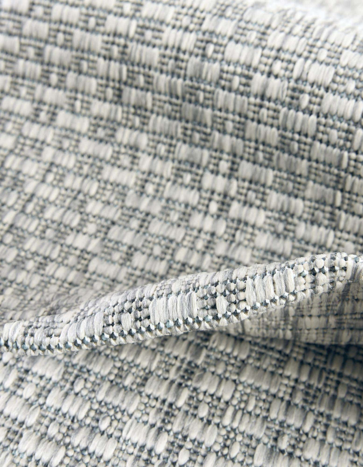 Rechteck Outdoor Teppich Outdoor Solid in Hellgrau von Hadorn™ - Lifestyle Image