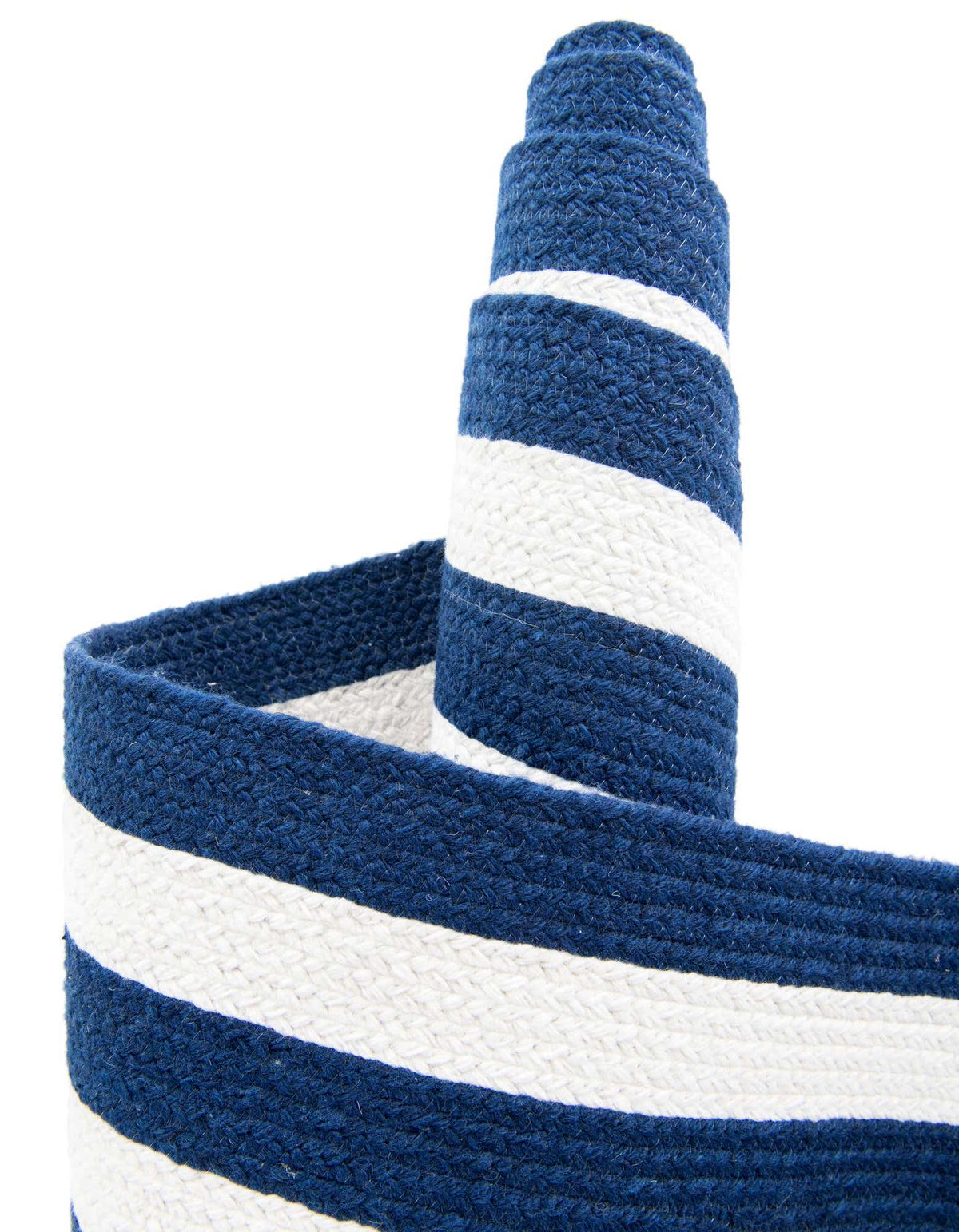 Läufer Handgeflochten Teppich Eco Verse Indoor Outdoor Washable in Dunkelblau von Hadorn™ - Lifestyle Image