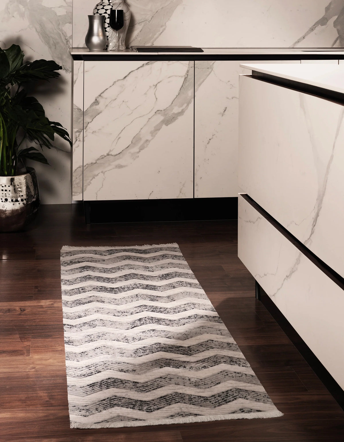 Läufer Teppich Davos Grecian in Grau von Hadorn™ - Lifestyle Image