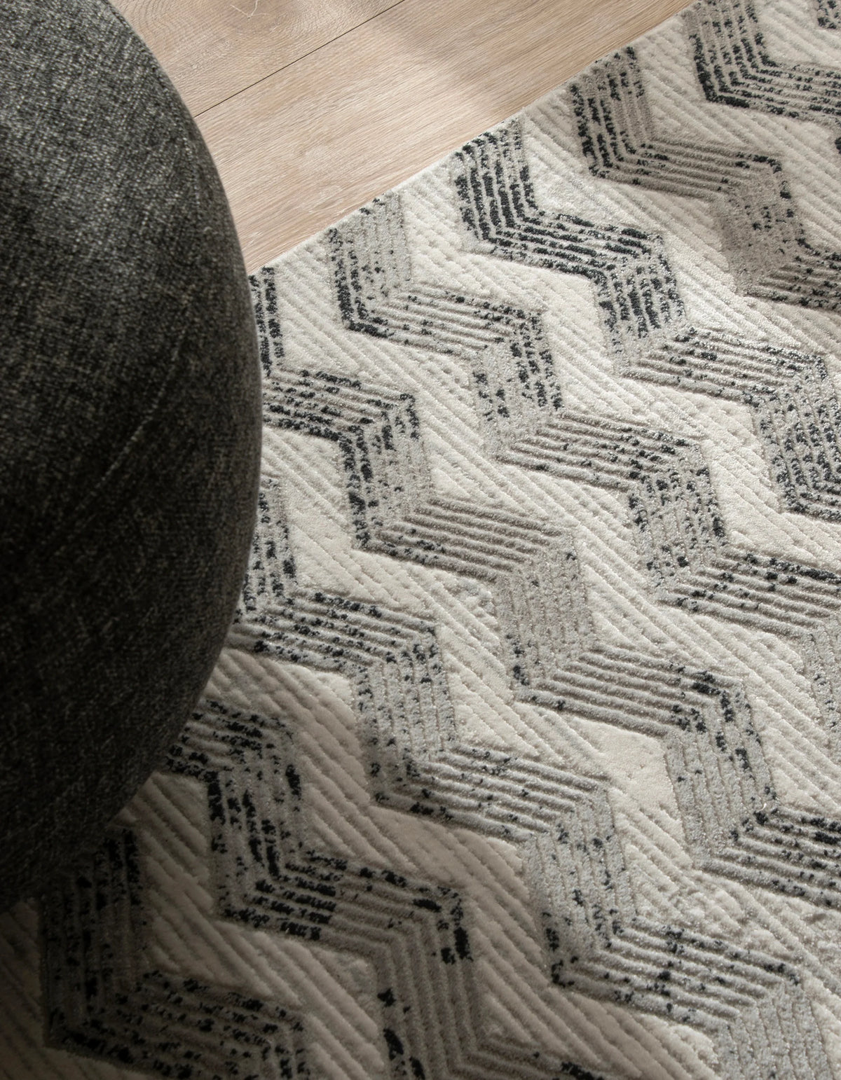 Läufer Teppich Davos Grecian in Grau von Hadorn™ - Lifestyle Image