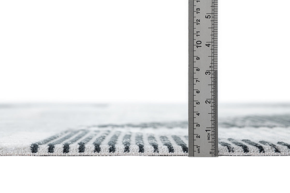 Läufer Teppich Davos Grecian in Grau von Hadorn™ - Lifestyle Image