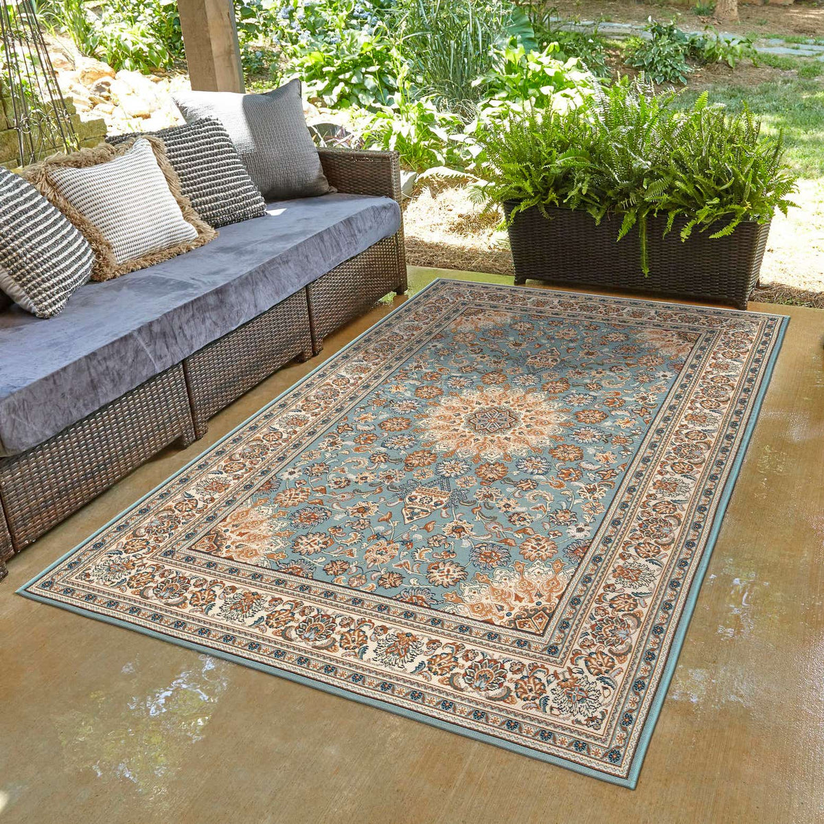 Outdoor Traditional