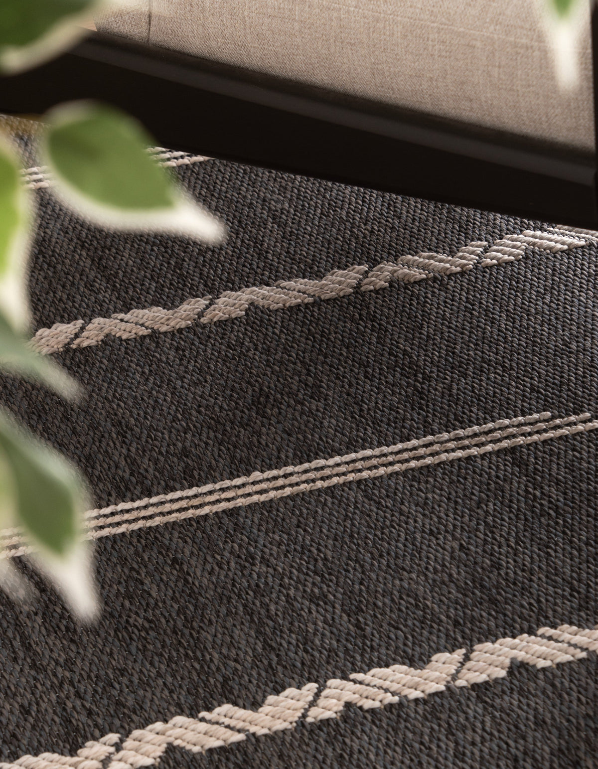 Läufer Teppich Juniper Lyn in Anthrazit von Hadorn™ - Lifestyle Image