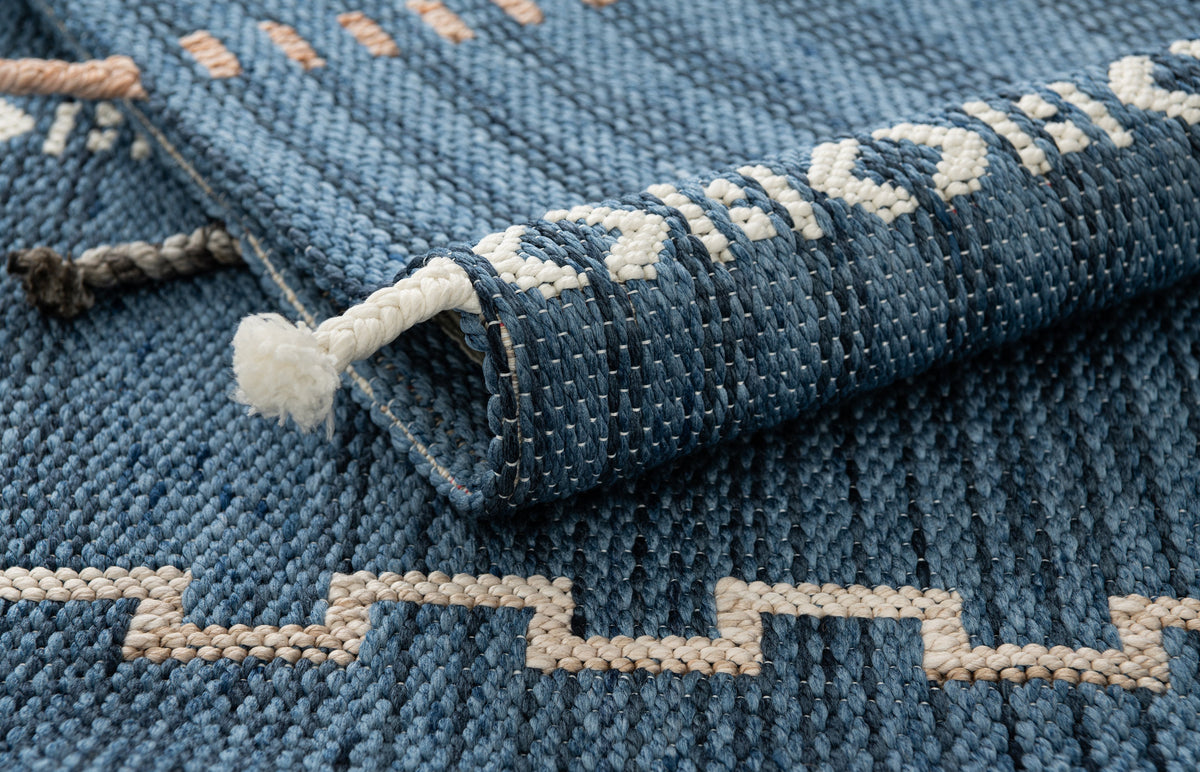 Rechteck Teppich Juniper Greka in Blau von Hadorn™ - Lifestyle Image