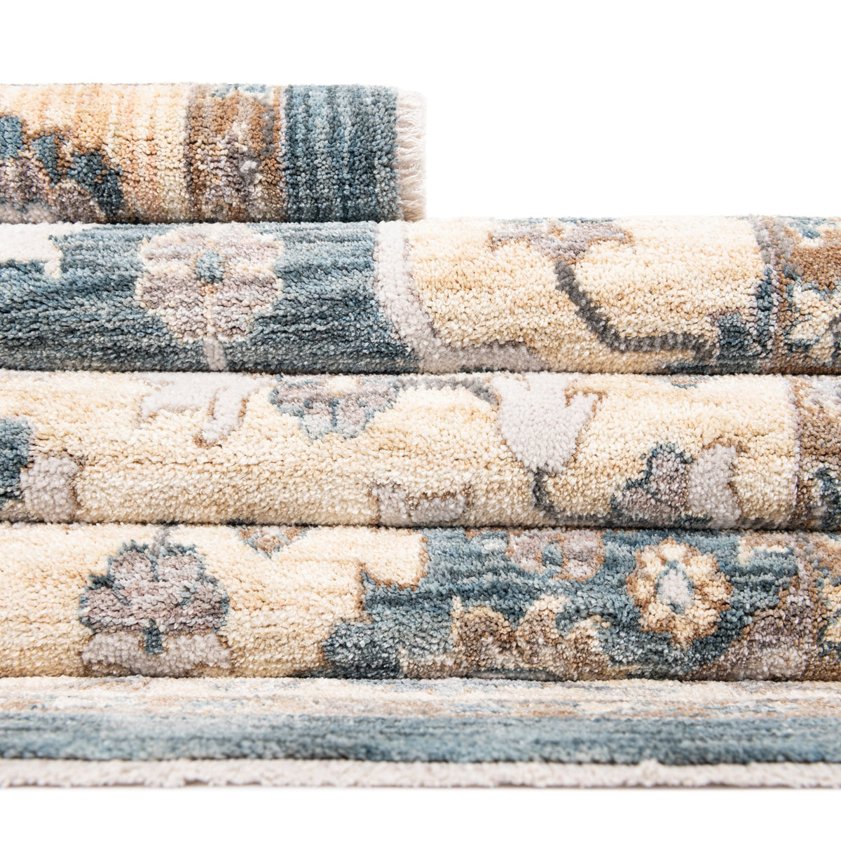 Oval Teppich Zora Classical in Blau von Hadorn™ - Lifestyle Image