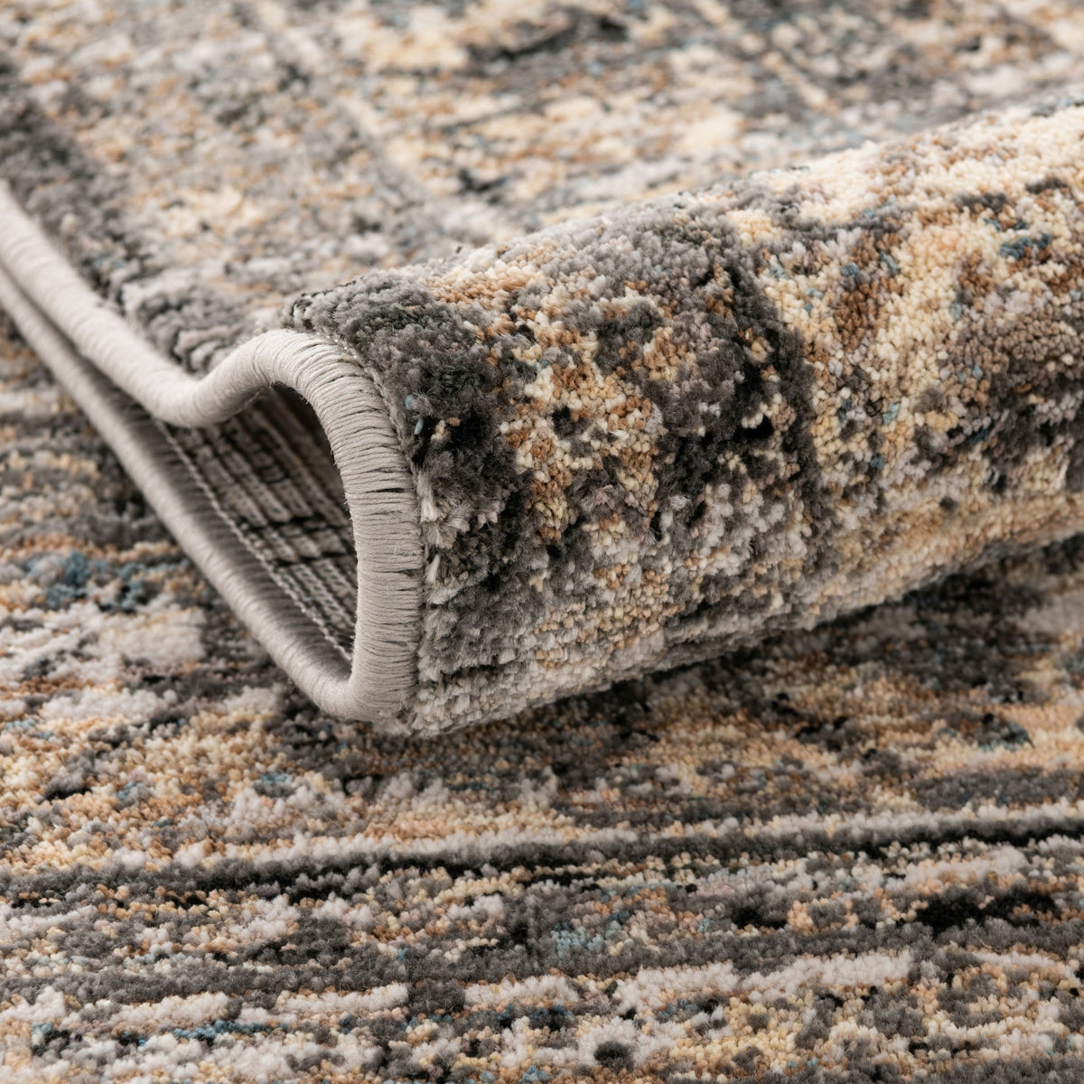 Läufer Teppich Zora Classical in Grau von Hadorn™ - Lifestyle Image