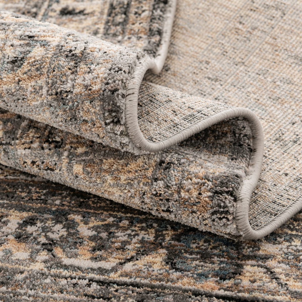 Läufer Teppich Zora Classical in Grau von Hadorn™ - Lifestyle Image