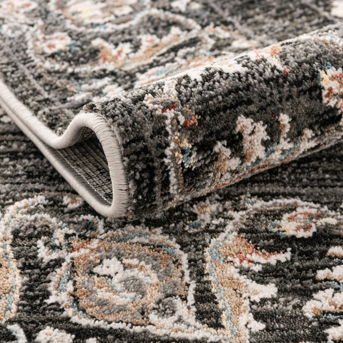 Oval Teppich Zora Orman in Grau von Hadorn™ - Lifestyle Image