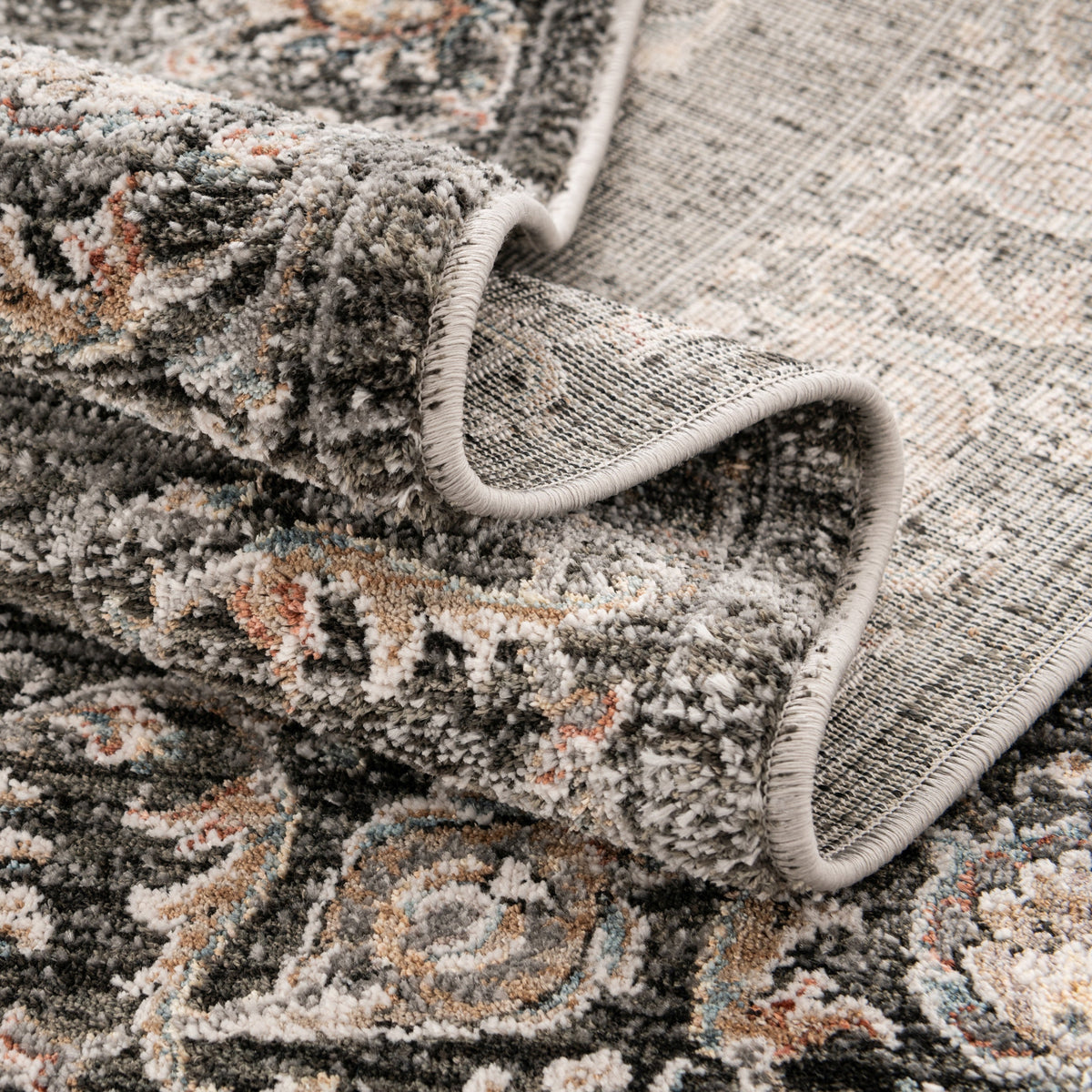 Oval Teppich Zora Orman in Grau von Hadorn™ - Lifestyle Image