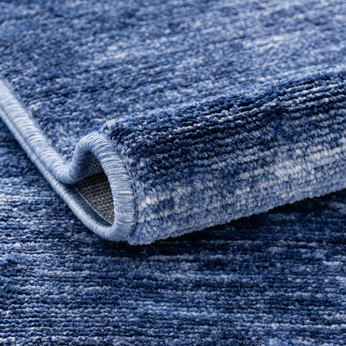 Oval Teppich Gabbeh Design in Blau von Hadorn™ - Lifestyle Image