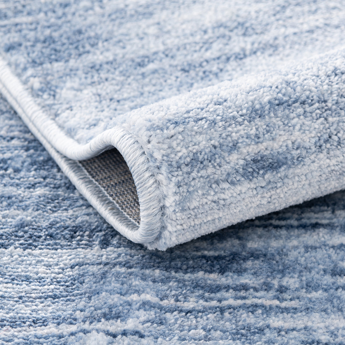 Oval Teppich Gabbeh Design in Hellblau von Hadorn™ - Lifestyle Image