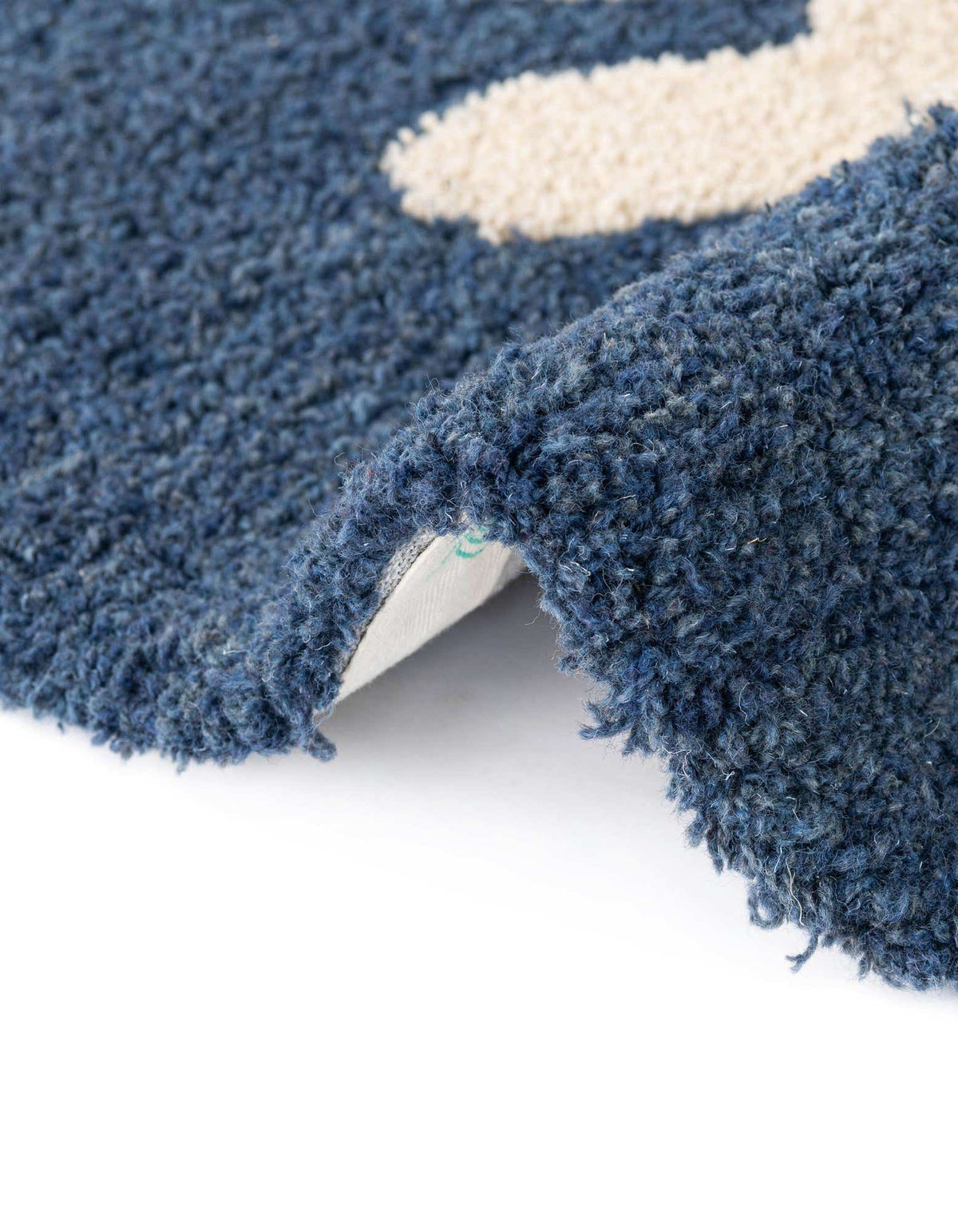 Rechteck Teppich AI Handgetuftet in Marineblau von Hadorn™ - Lifestyle Image