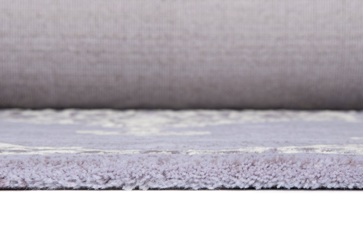 Rechteck Teppich Royal Heritage in Violett von Hadorn™ - Lifestyle Image