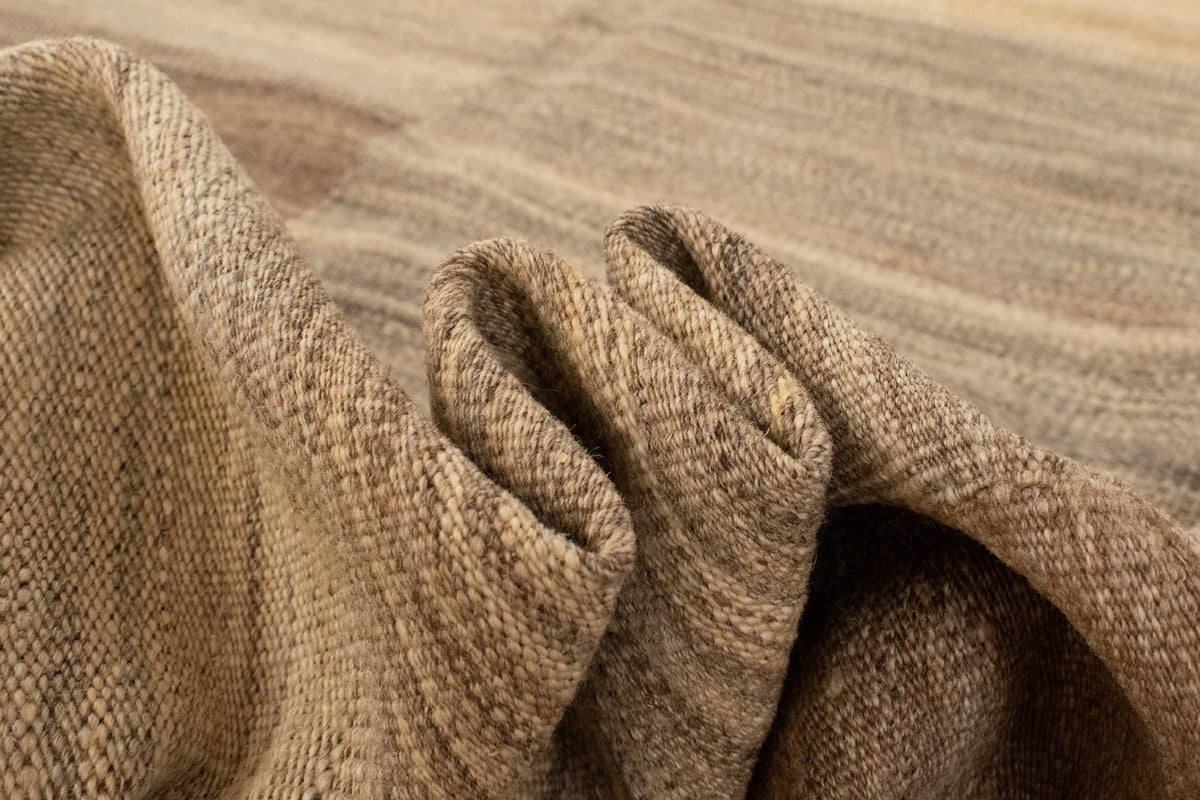 Rechteck Handgeflochten Teppich Baneh Kelim in Beige von Hadorn™ - Lifestyle Image