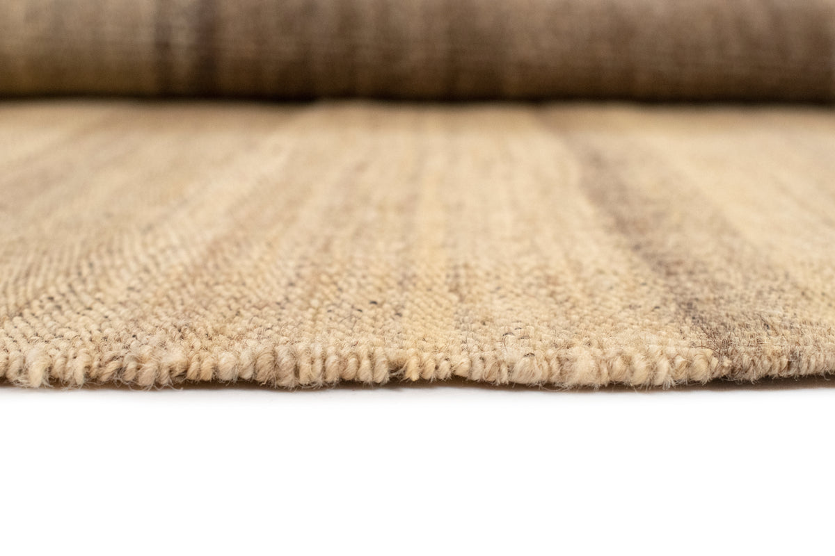 Rechteck Handgeflochten Teppich Baneh Kelim in Beige von Hadorn™ - Lifestyle Image