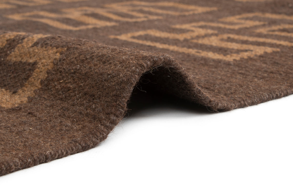 Wolle Teppich Kelim in Dunkelbraun von Hadorn™ - Lifestyle Image