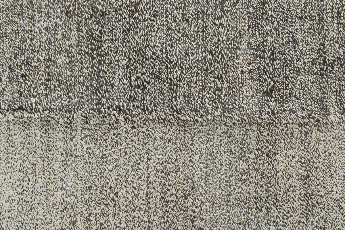 Rechteck Handgeflochten Teppich Kelim Modern in Schwarz und Weiss von Hadorn™ - Lifestyle Image