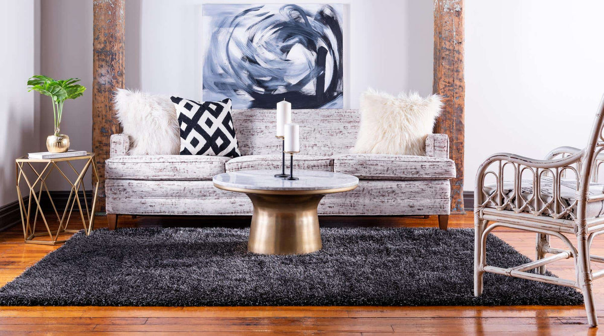 Rechteck Hochflorteppich Luxe Solid Shag in Schwarz von Hadorn™ - Lifestyle Image