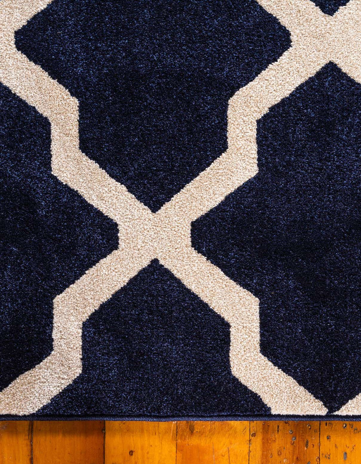 Rechteck Teppich Trellis in Marineblau von Hadorn™ - Lifestyle Image